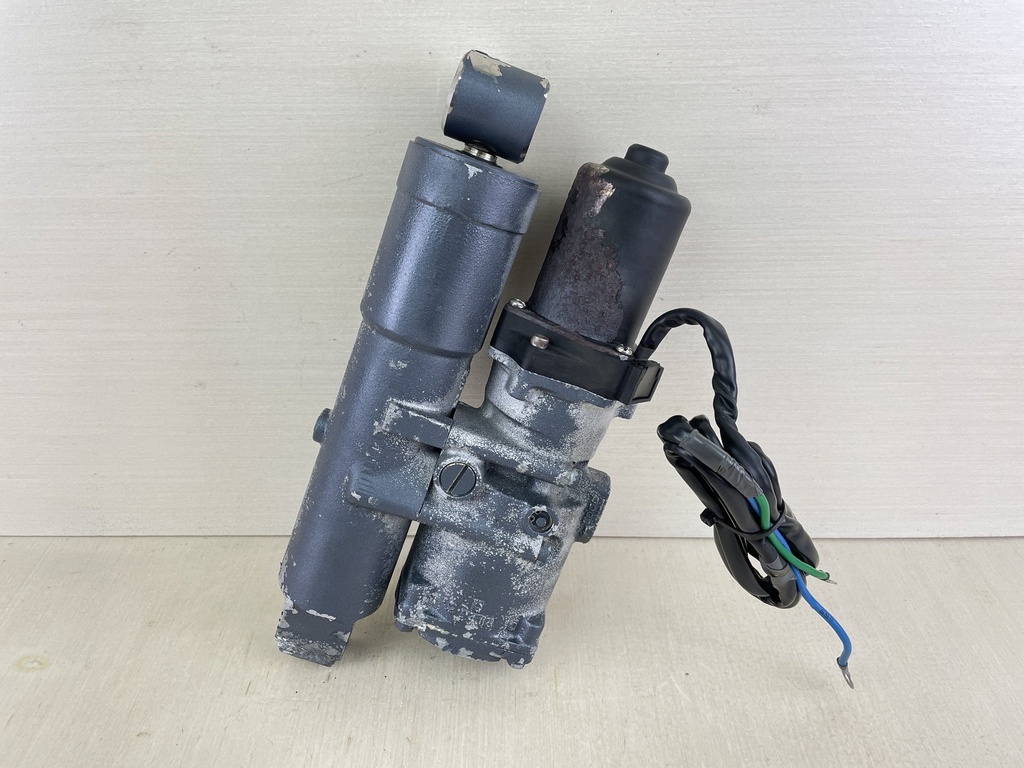 1995 - 2001 Yamaha 40 50 HP 4 Stroke Outboard Power Trim & Tilt Unit Assembly 