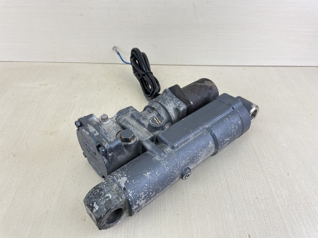 1995 - 2001 Yamaha 40 50 HP 4 Stroke Outboard Power Trim & Tilt Unit Assembly 