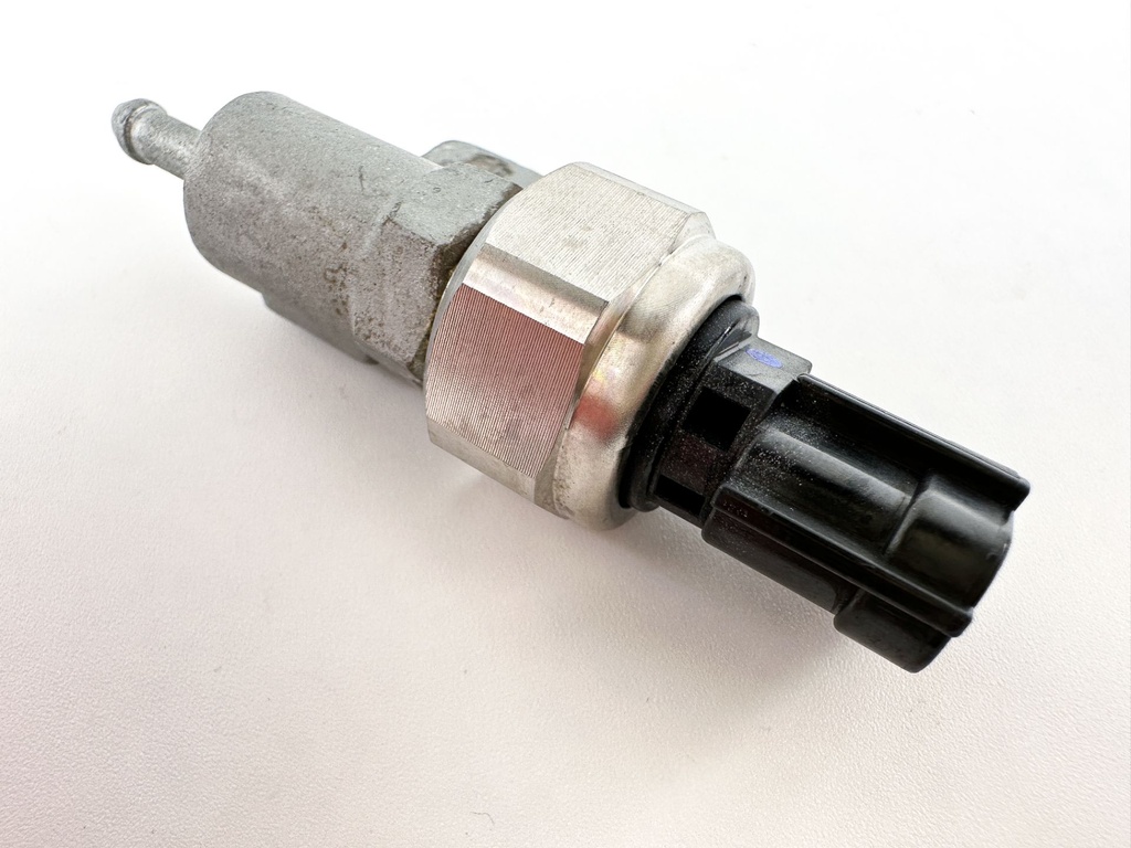 2014 Yamaha 300 HP 4 Stroke Outboard Water Pressure Sensor 6AW-8366B-01-00 OEM