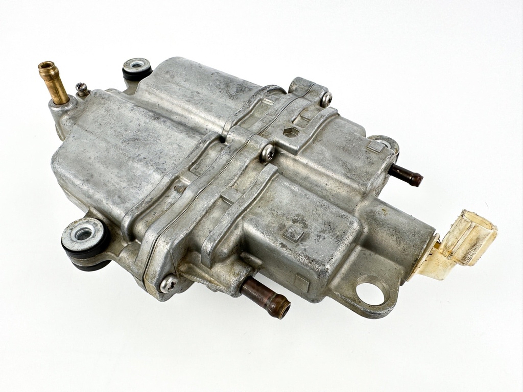 2004 Suzuki 115 HP 4 Stroke Outboard Vapor Separator Tank VST 15600-90J01 OEM