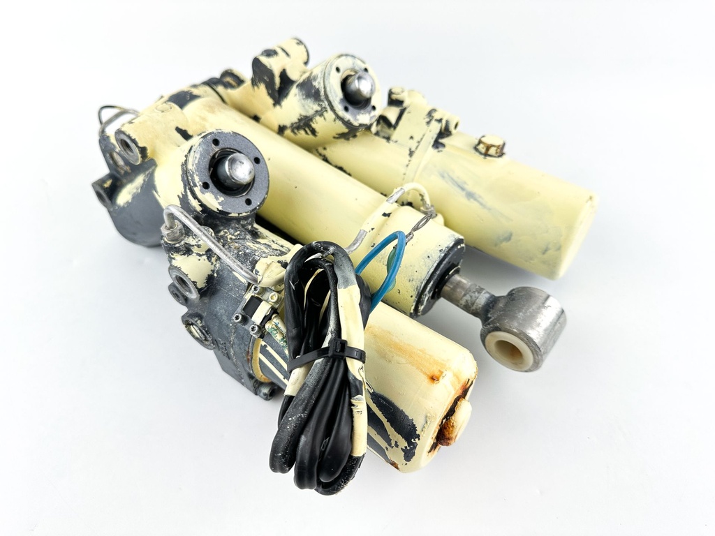 02-18 Yamaha 200 225 250 300 HP 4 Stroke Outboard Power Trim Tilt Unit