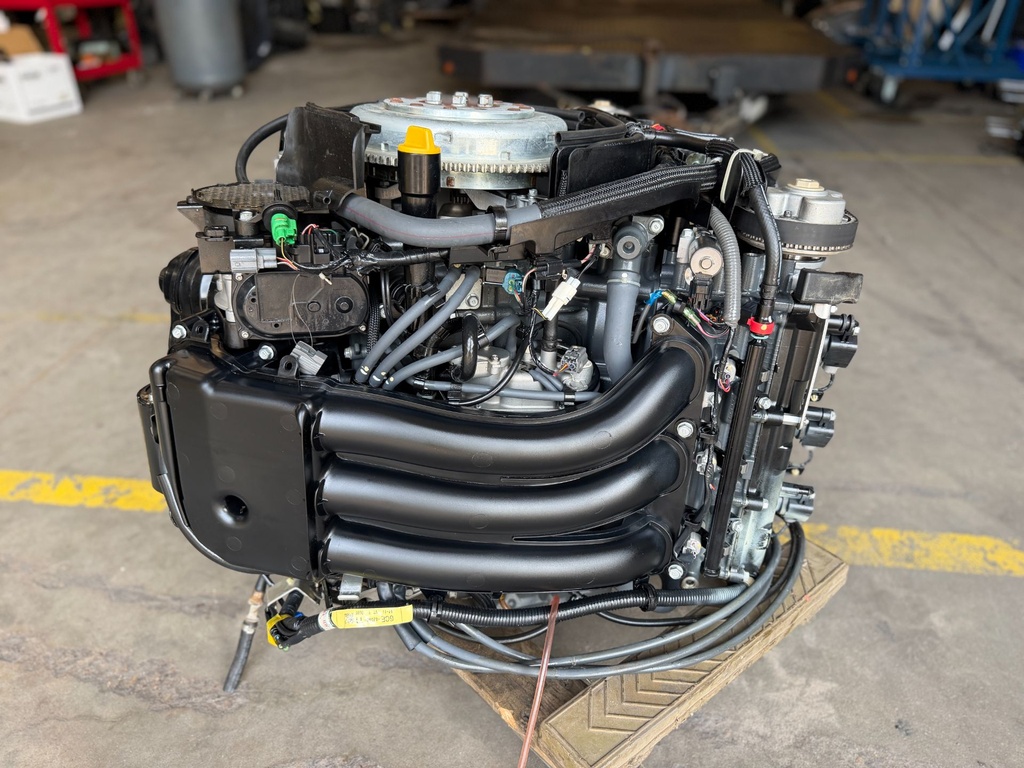 2014 Yamaha F300 300 HP 4.2L Outboard Powerhead 1225 Hours