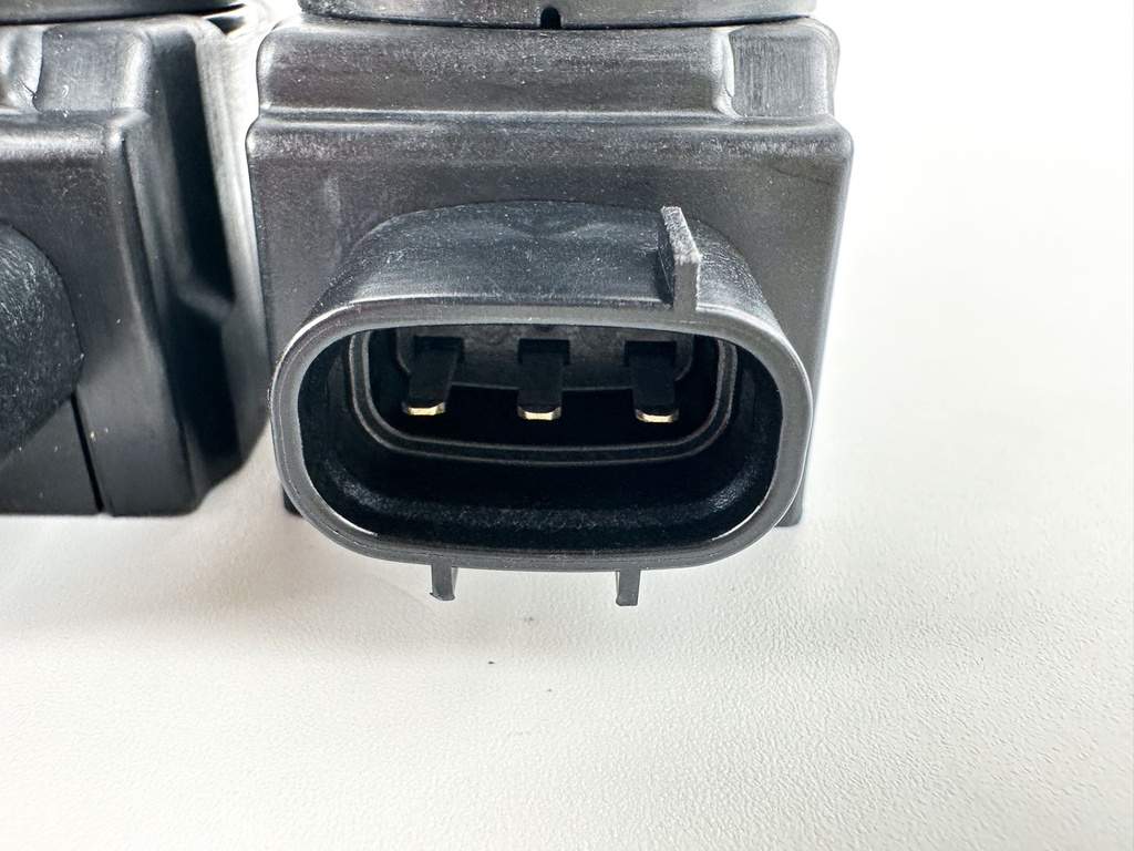 2014 Yamaha 200 HP 4 Stroke Outboard Ignition Coil Set 6CB-82310-00-00 OEM