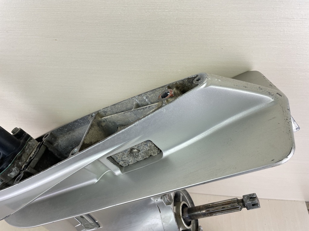 2005 Honda 225HP 4 Stroke Outboard 25" Lower Unit Gear Case RH 06411-ZY3-617ZA