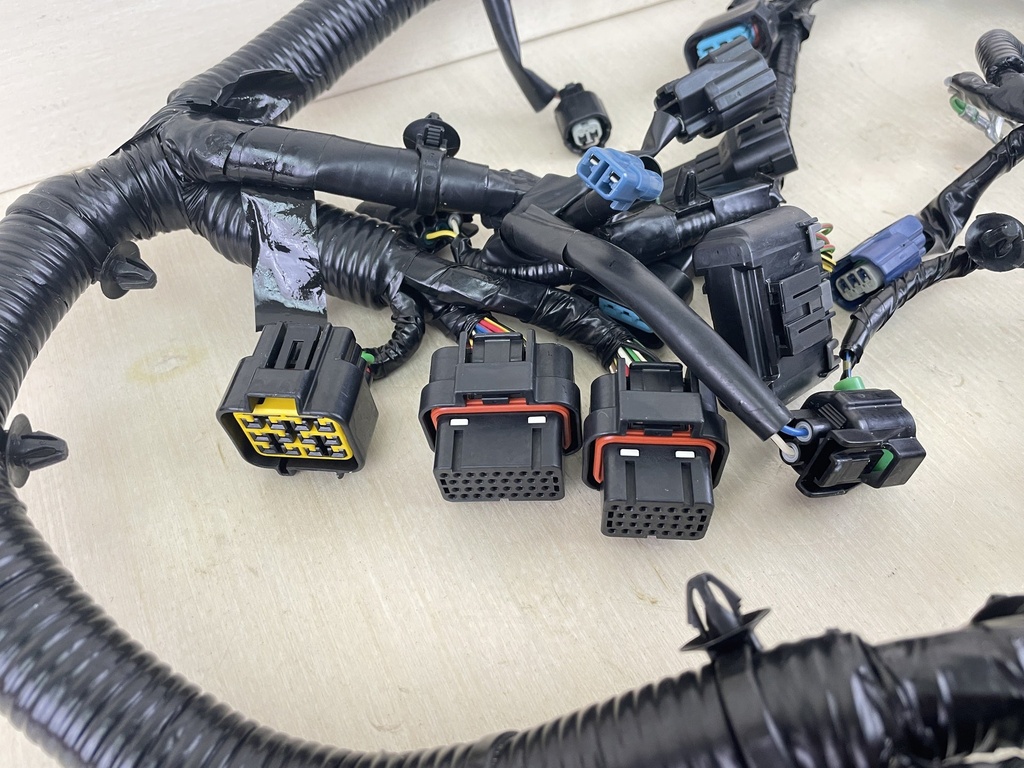 2005 Honda 225HP 4 Stroke Outboard Engine Wire Harness 32100-ZY3-020