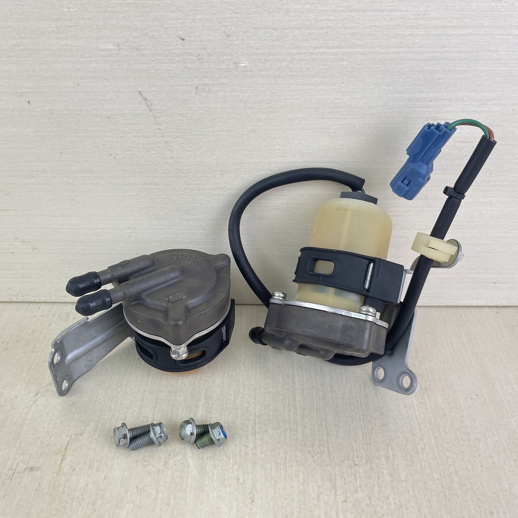 2005 Honda 225HP 4 Stroke Outboard Water Separator & Fuel Filter Assembly 16800-ZY3-003