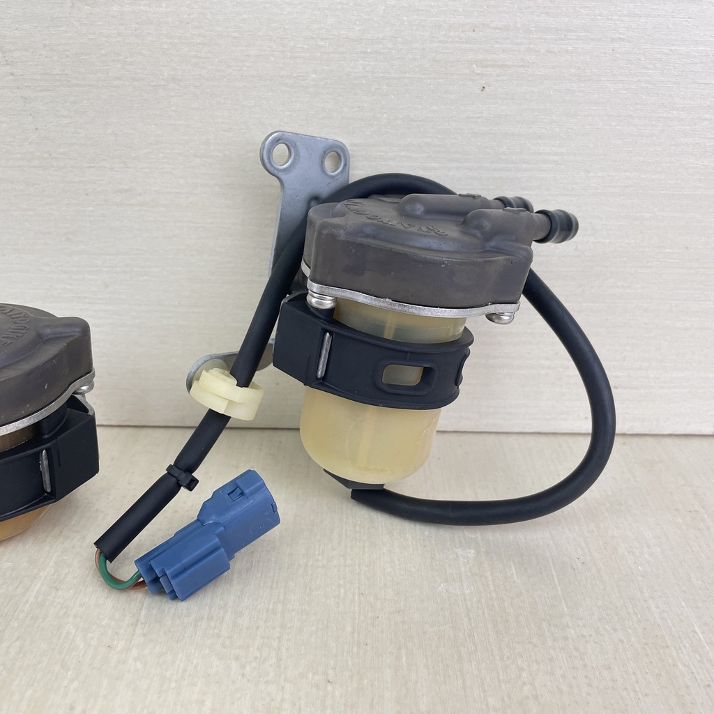 2005 Honda 225HP 4 Stroke Outboard Water Separator & Fuel Filter Assembly 16800-ZY3-003