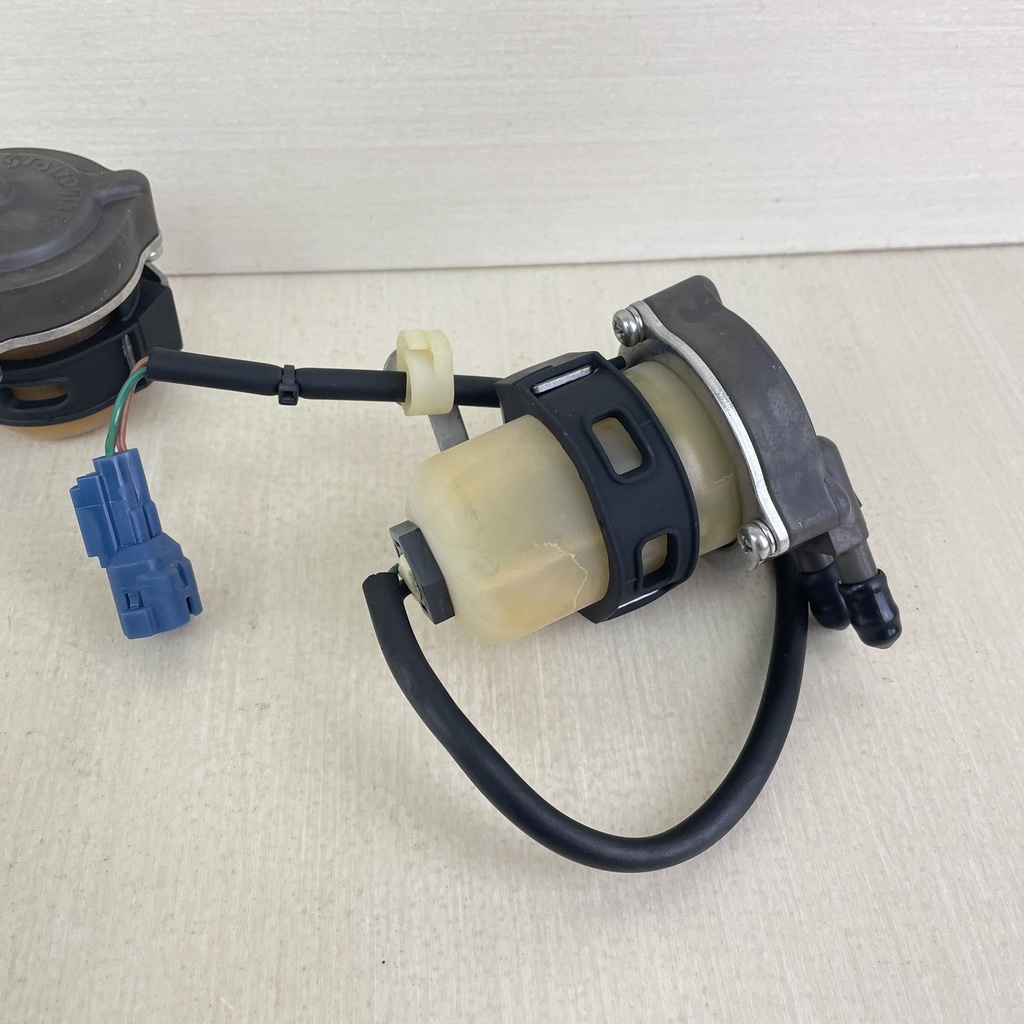 2005 Honda 225HP 4 Stroke Outboard Water Separator & Fuel Filter Assembly 16800-ZY3-003