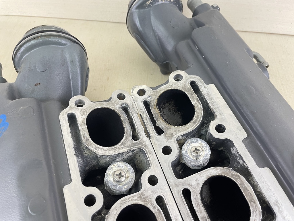 2002 + Honda 200 225 HP 4 Stroke Outboard Exhaust Manifold Pair 18110-ZY3-010ZA 18120-ZY3-010ZA