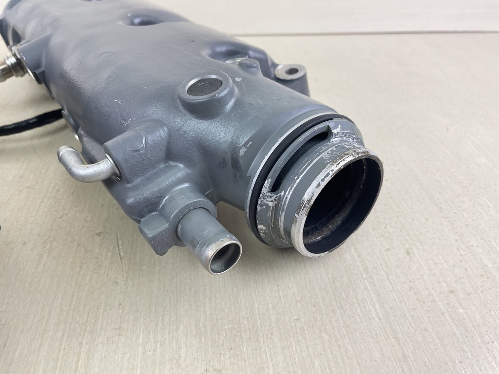 2002 + Honda 200 225 HP 4 Stroke Outboard Exhaust Manifold Pair 18110-ZY3-010ZA 18120-ZY3-010ZA