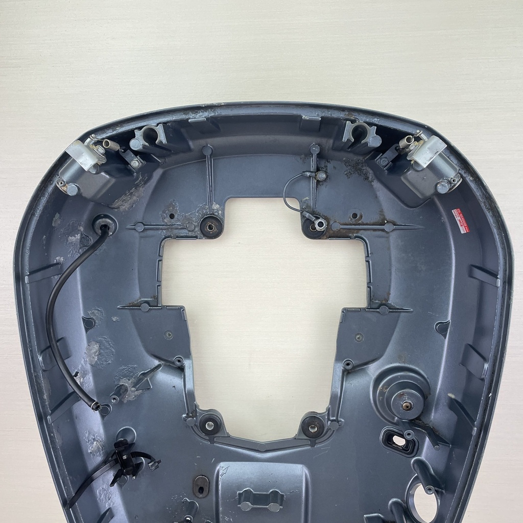 2002 Yamaha 200HP 2 Stroke Outboard Bottom Lower Pan Cowling 64D-42711-01-8D