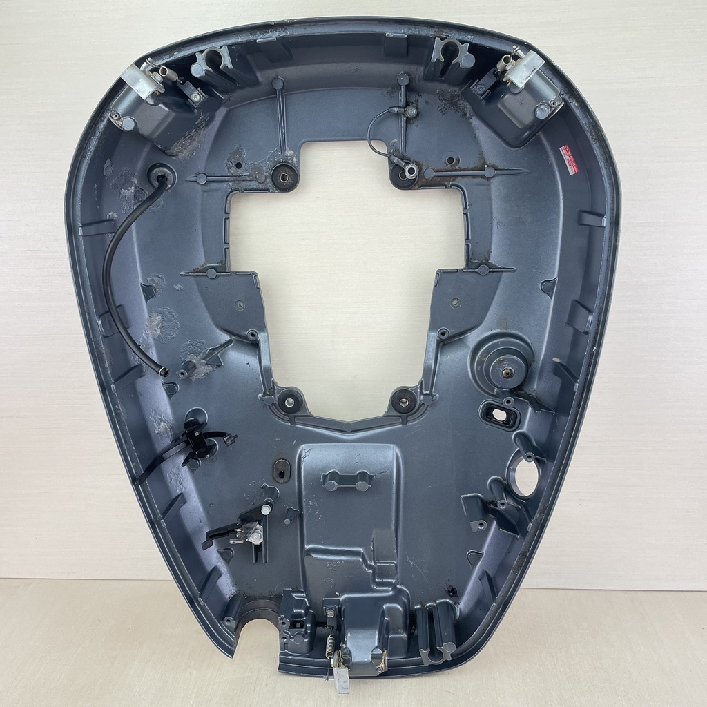 2002 Yamaha 200HP 2 Stroke Outboard Bottom Lower Pan Cowling 64D-42711-01-8D