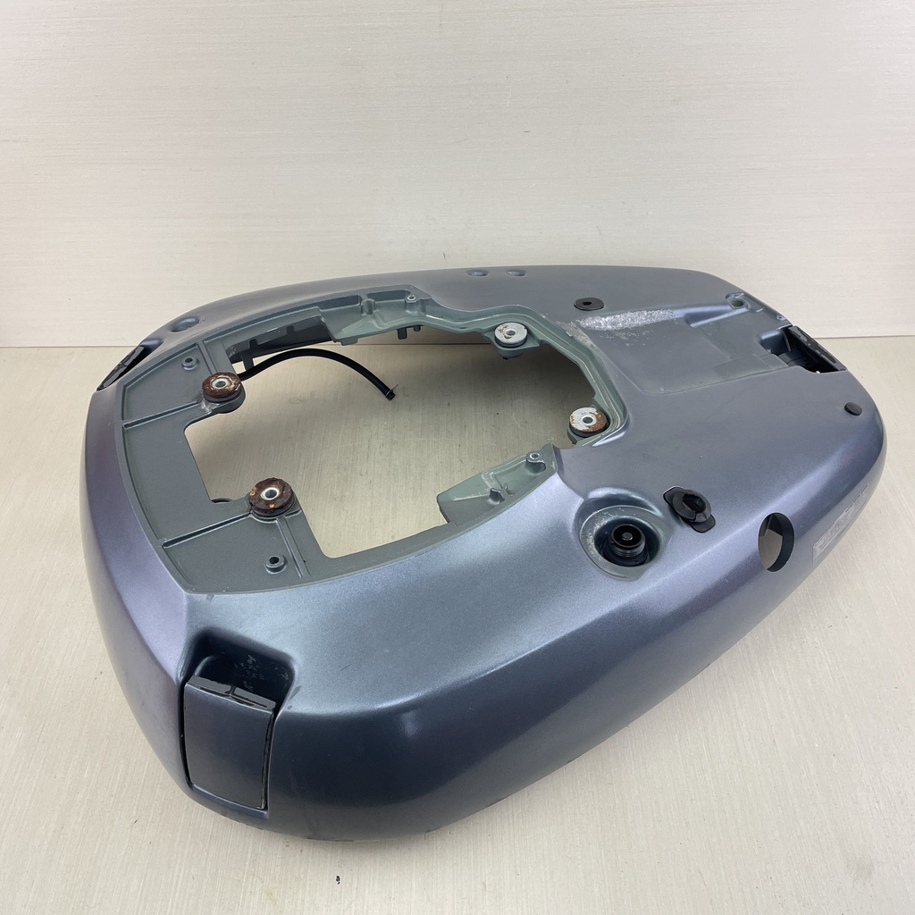 2002 Yamaha 200HP 2 Stroke Outboard Bottom Lower Pan Cowling 64D-42711-01-8D