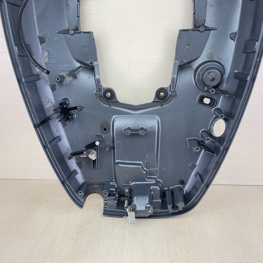 2002 Yamaha 200HP 2 Stroke Outboard Bottom Lower Pan Cowling 64D-42711-01-8D