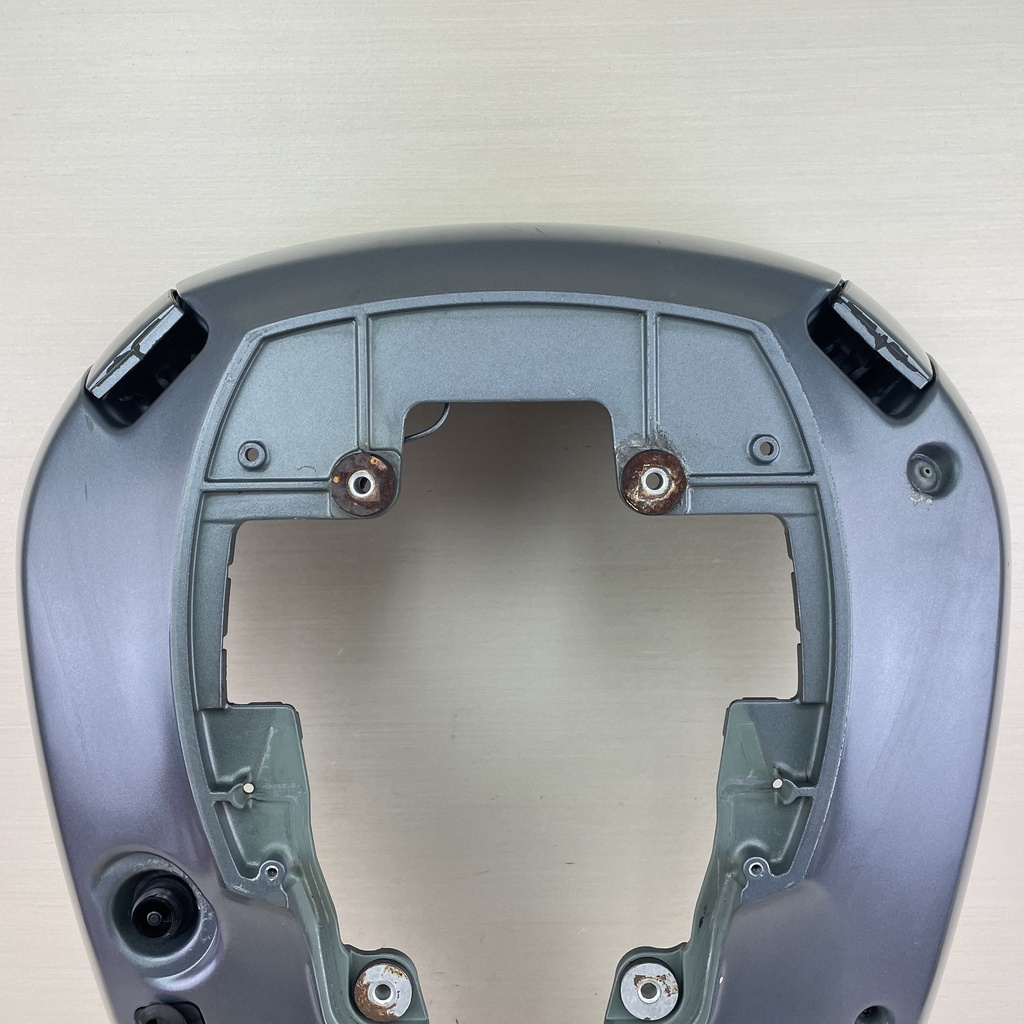 2002 Yamaha 200HP 2 Stroke Outboard Bottom Lower Pan Cowling 64D-42711-01-8D