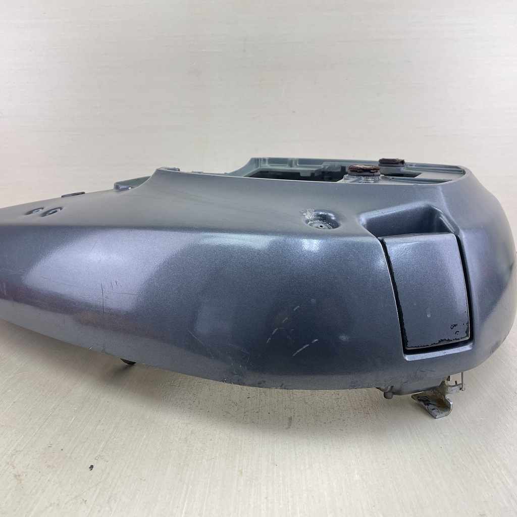 2002 Yamaha 200HP 2 Stroke Outboard Bottom Lower Pan Cowling 64D-42711-01-8D