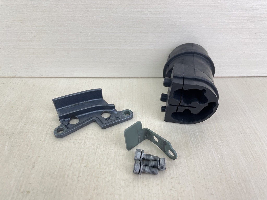 2002 Yamaha 200HP 2 Stroke Outboard Cable Cover Plate Grommet Set  64D-42738-00-5B