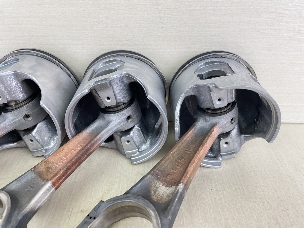 2002 Yamaha 200HP 2 Stroke Outboard Piston & Connecting Rod Set Of 5