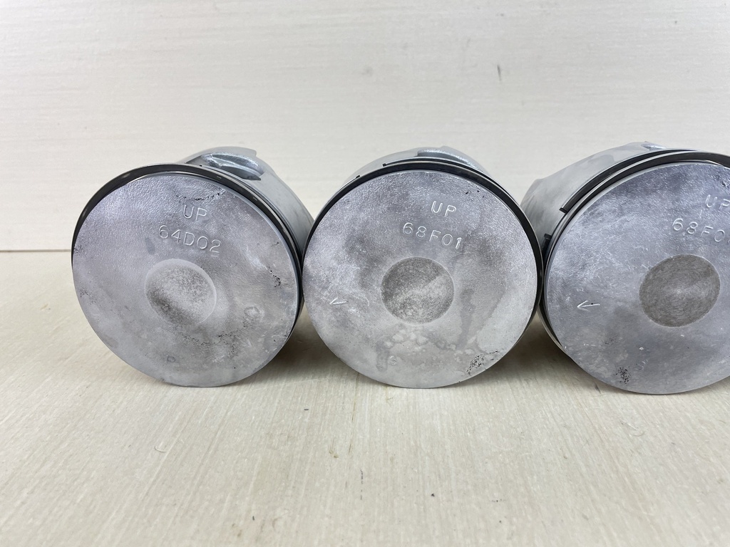 2002 Yamaha 200HP 2 Stroke Outboard Piston & Connecting Rod Set Of 5