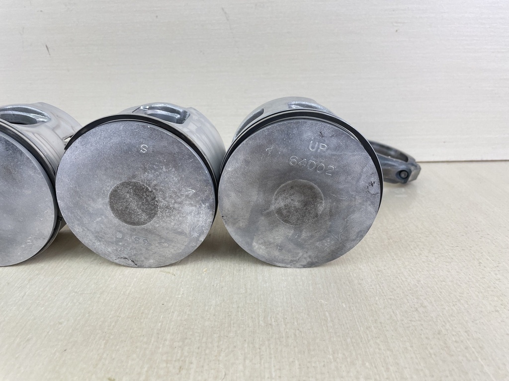 2002 Yamaha 200HP 2 Stroke Outboard Piston & Connecting Rod Set Of 5