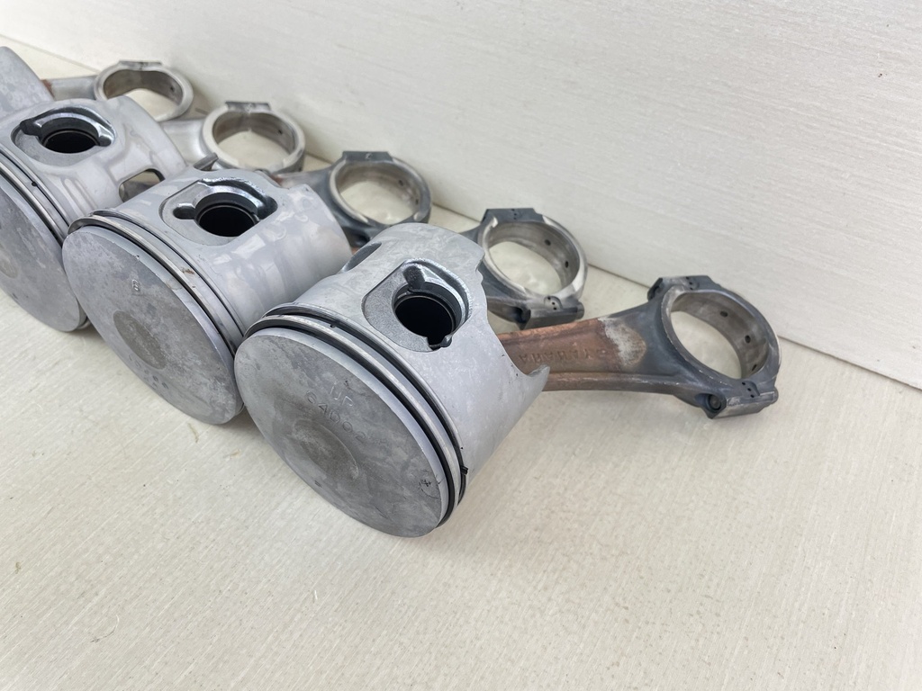 2002 Yamaha 200HP 2 Stroke Outboard Piston & Connecting Rod Set Of 5