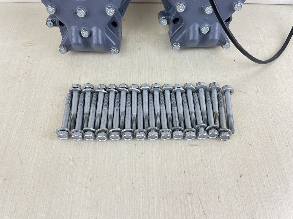 2002 Yamaha 200HP 2 Stroke Outboard Cylinder Head With Cover Set 64E-11111-00-1S