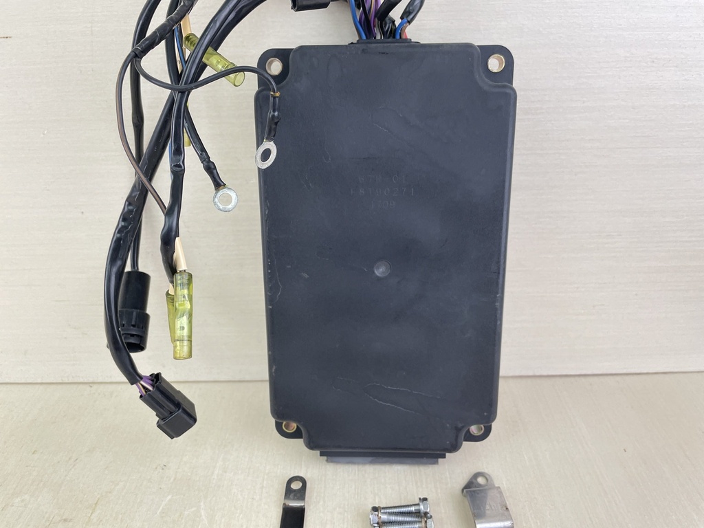 2002 Yamaha 200HP 2 Stroke Outboard CDI C.D.I. Unit Assembly ECU 67H-85540-01-00