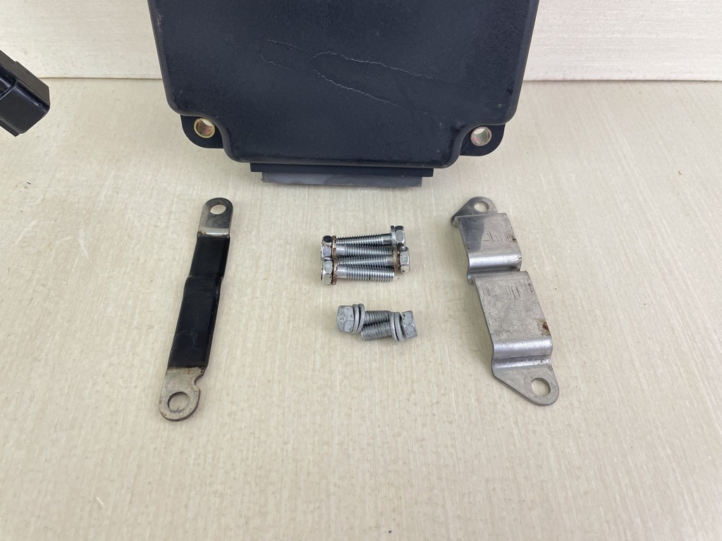 2002 Yamaha 200HP 2 Stroke Outboard CDI C.D.I. Unit Assembly ECU 67H-85540-01-00