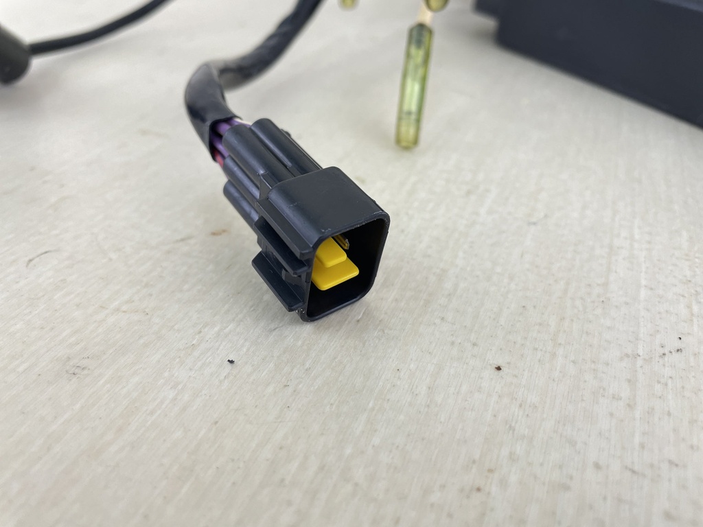 2002 Yamaha 200HP 2 Stroke Outboard CDI C.D.I. Unit Assembly ECU 67H-85540-01-00