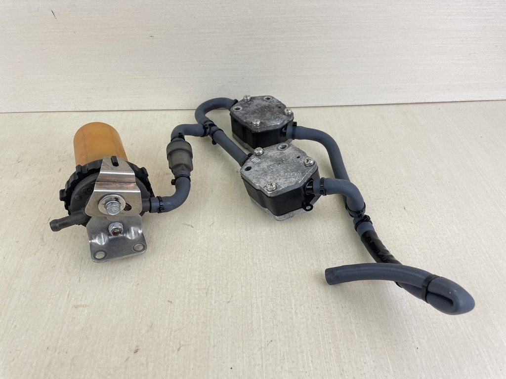 2002 Yamaha 200HP 2 Stroke Outboard Fuel Pump Set & Filter Assembly 6E5-24410-03-00