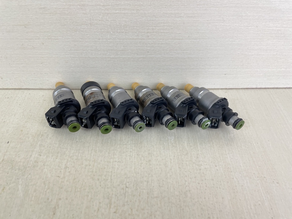 2002 Yamaha 200HP 2 Stroke Outboard Fuel Injector Set Assembly 65L-13761-00-00