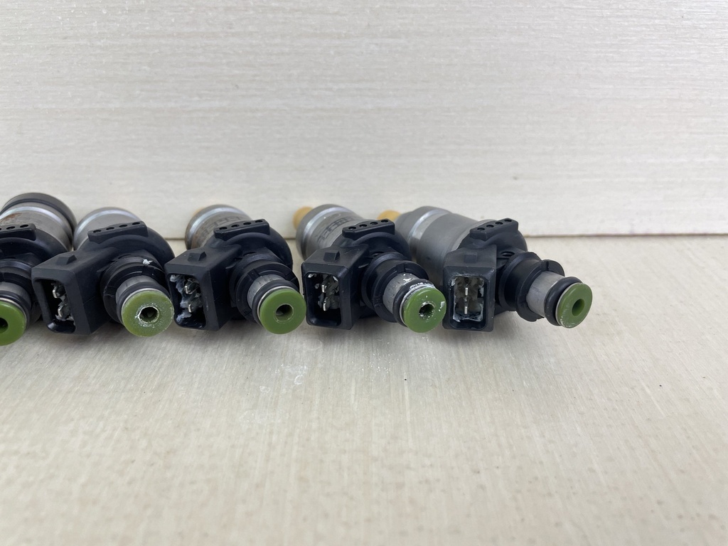 2002 Yamaha 200HP 2 Stroke Outboard Fuel Injector Set Assembly 65L-13761-00-00