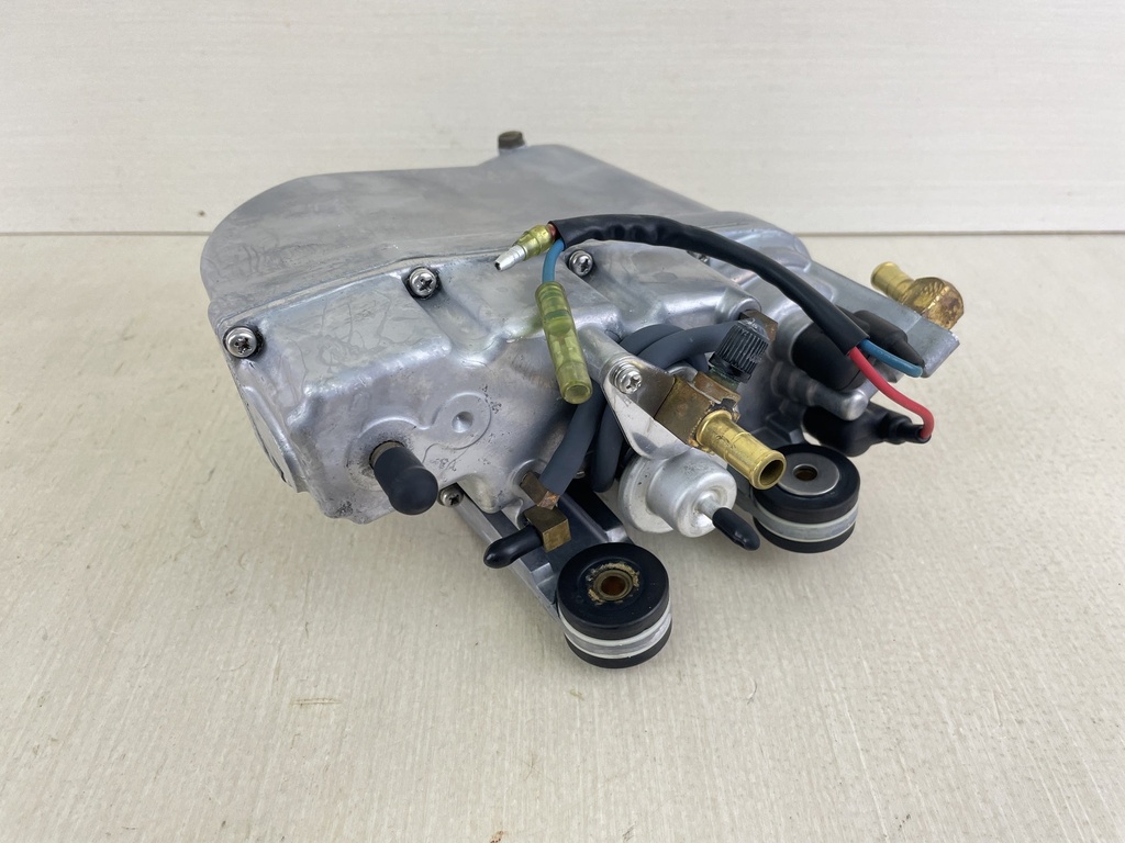 2002 Yamaha 200HP 2 Stroke OX66 Outboard VST Float Chamber Assembly 66K-14182-02-00