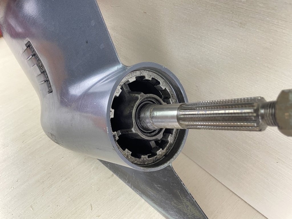 1996-2005 Yamaha 150 175 200 HP 2 Stroke 25" XL Lower Unit Gear Case 64E-45300-24-8D