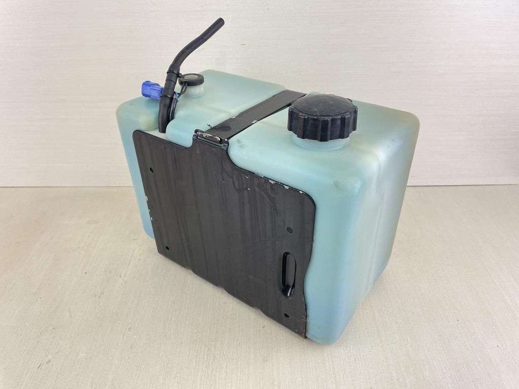 2002 Yamaha 200HP 2 Stroke Outboard Remote Oil Tank Reservoir 61A-21708-21-00