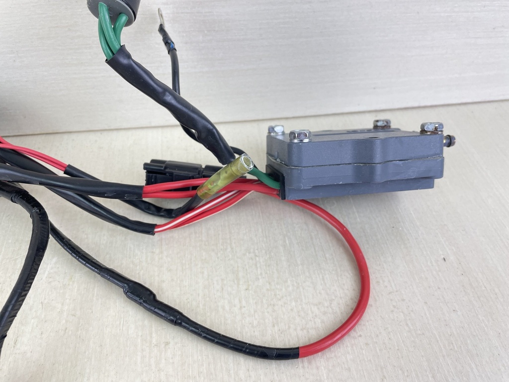 2002 Yamaha 200HP 2 Stroke Outboard Rectifier Regulator Assembly 67H-81960-00-00