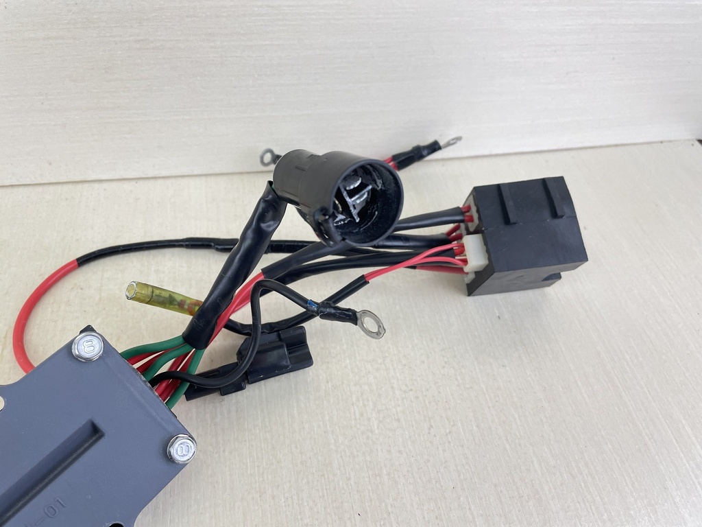 2002 Yamaha 200HP 2 Stroke Outboard Rectifier Regulator Assembly 67H-81960-00-00