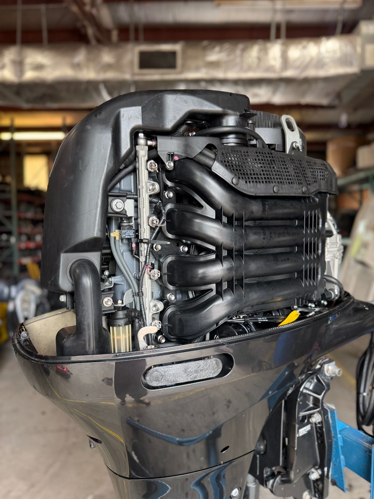 2016 Suzuki 200HP 4 Stroke Outboard Engine W/ 25" Shaft 446 Hours
