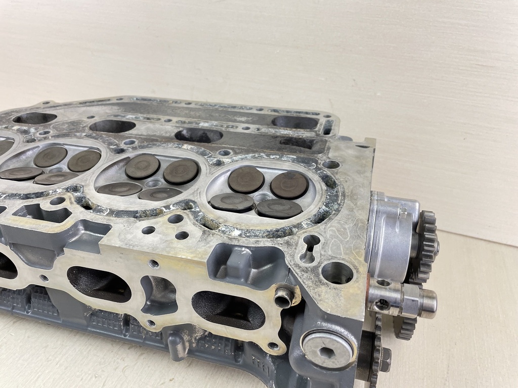 2007 Suzuki DF140 140HP 4 Stroke Outboard Cylinder Head Assembly 11100-90J11