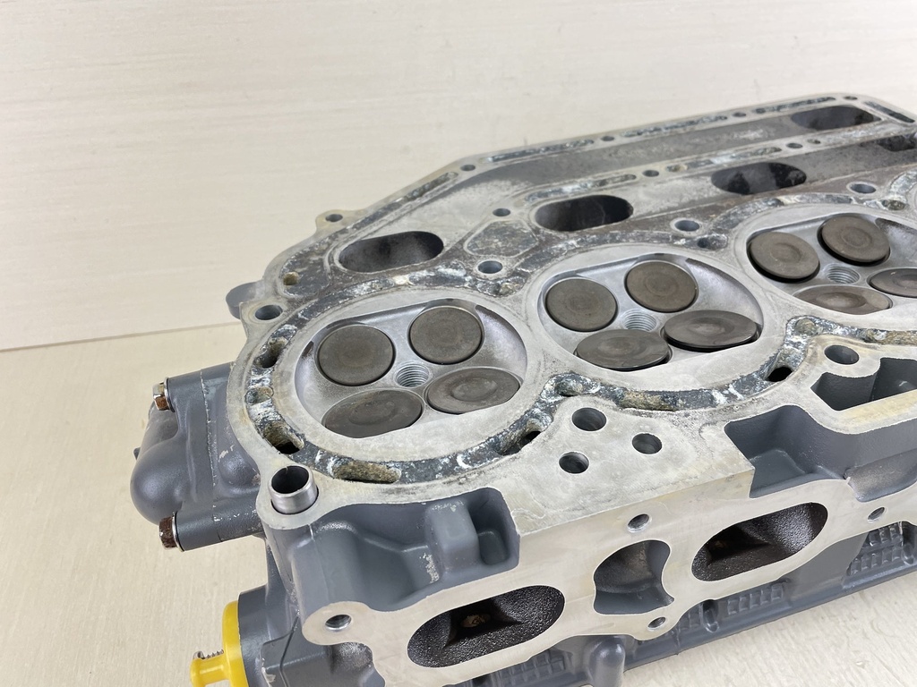 2007 Suzuki DF140 140HP 4 Stroke Outboard Cylinder Head Assembly 11100-90J11