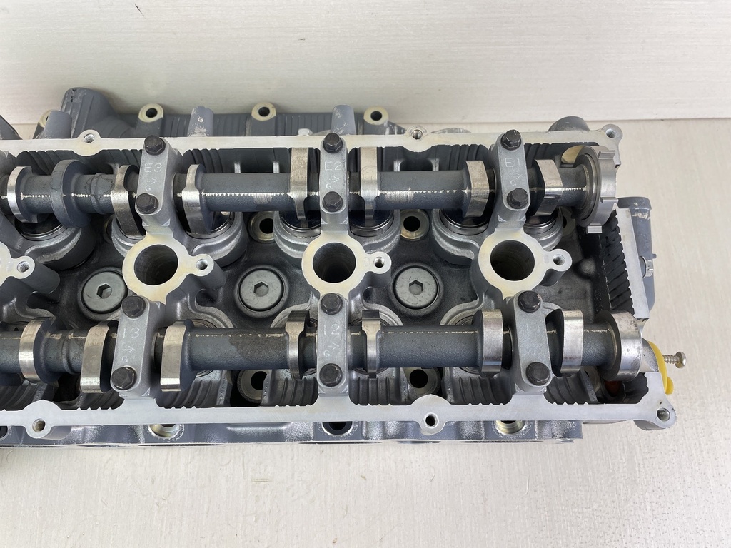 2007 Suzuki DF140 140HP 4 Stroke Outboard Cylinder Head Assembly 11100-90J11