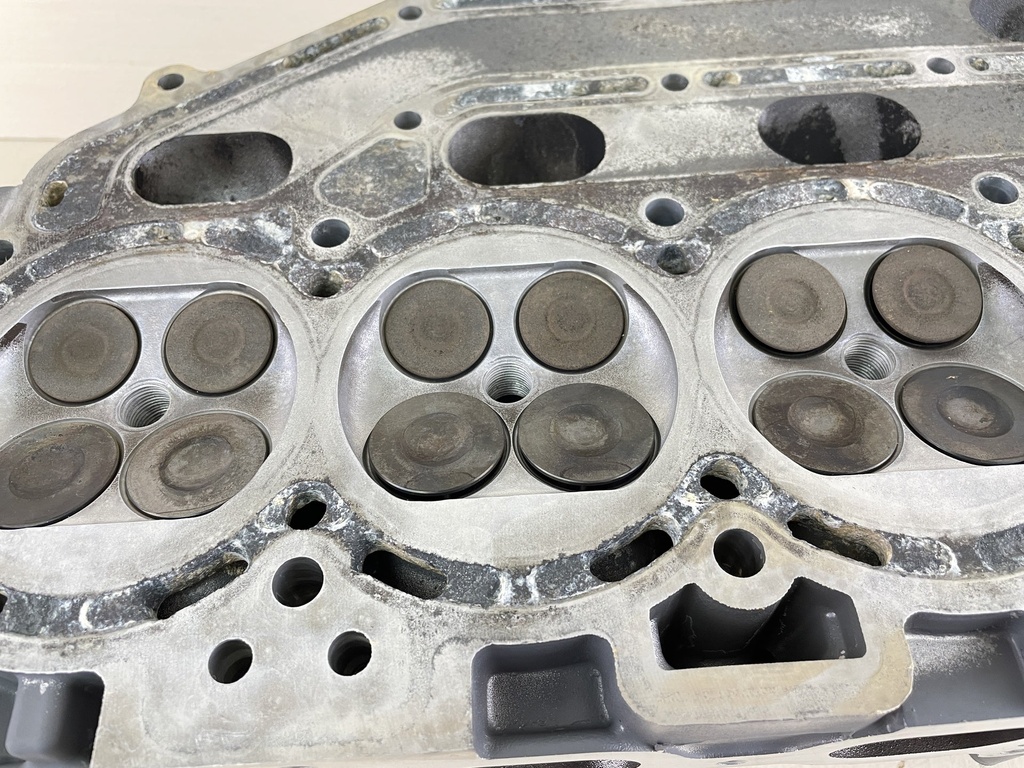 2007 Suzuki DF140 140HP 4 Stroke Outboard Cylinder Head Assembly 11100-90J11