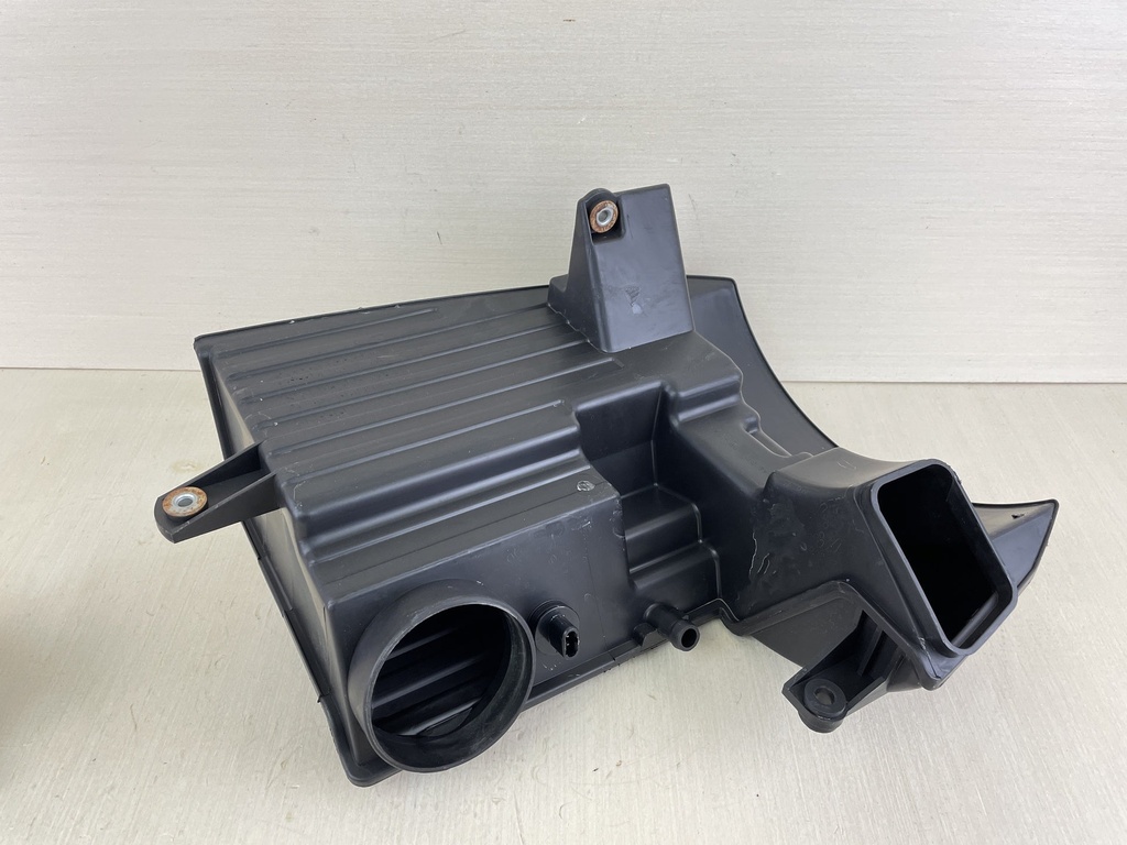 2007 Suzuki 90 115 140 HP 4 Stroke Outboard Air Intake Silencer Assembly 13810-90J01