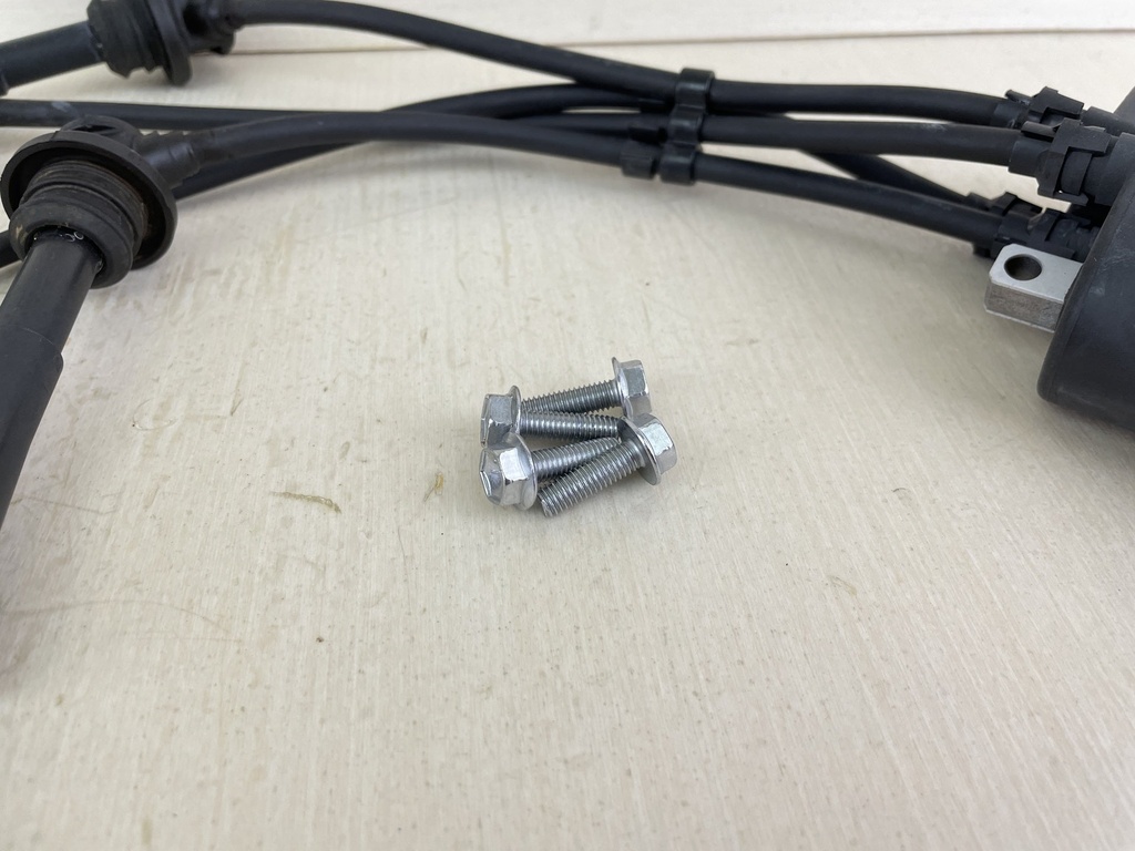 2007 Suzuki 140HP DF140 4 Stroke Outboard Ignition Coil Set With Plug Wires 