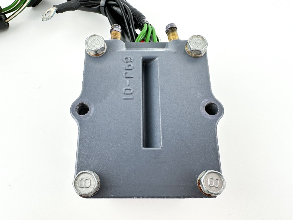 2002 Yamaha 200 HP 4 Stroke Outboard Rectifier & Regulator 69J-81960-01-00 OEM