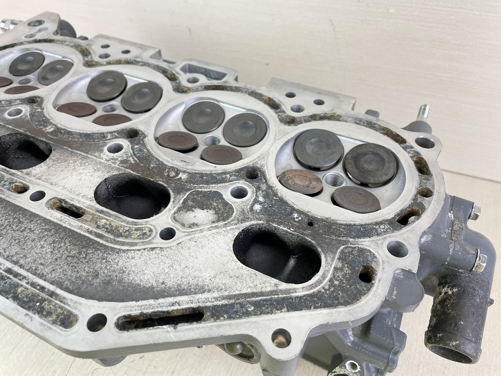 2005 Suzuki DF140 140HP 4 Stroke Outboard Cylinder Head Assembly 11100-90J11