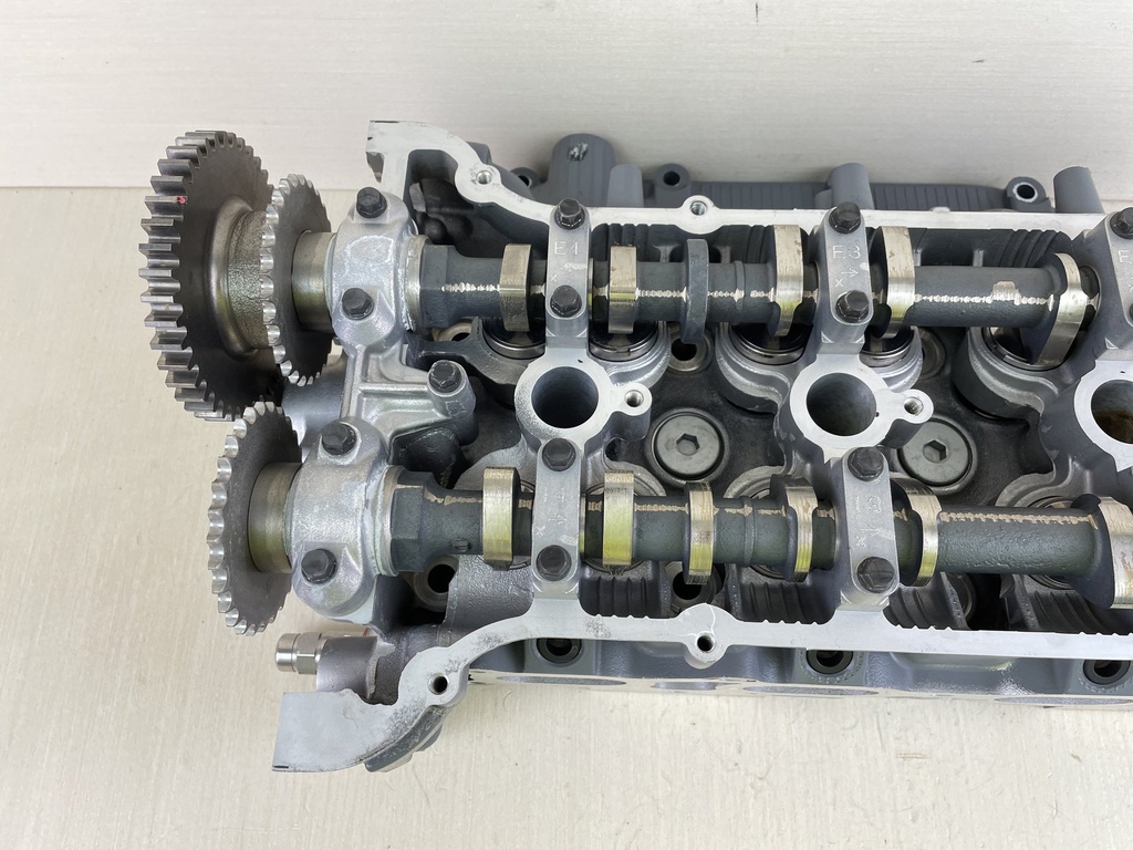 2005 Suzuki DF140 140HP 4 Stroke Outboard Cylinder Head Assembly 11100-90J11