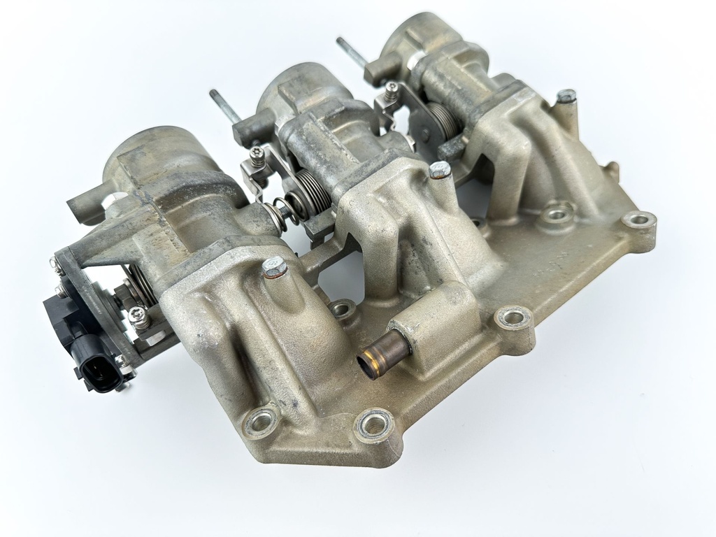 2002 Yamaha 200 HP 4 Stroke Outboard Intake Manifold & Throttle Body 60L-13750-00-00 OEM