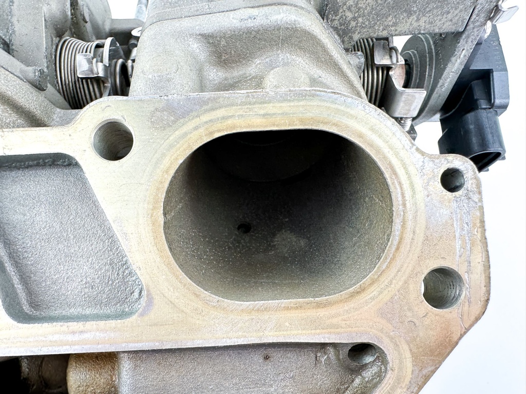2002 Yamaha 200 HP 4 Stroke Outboard Intake Manifold & Throttle Body 60L-13750-00-00 OEM