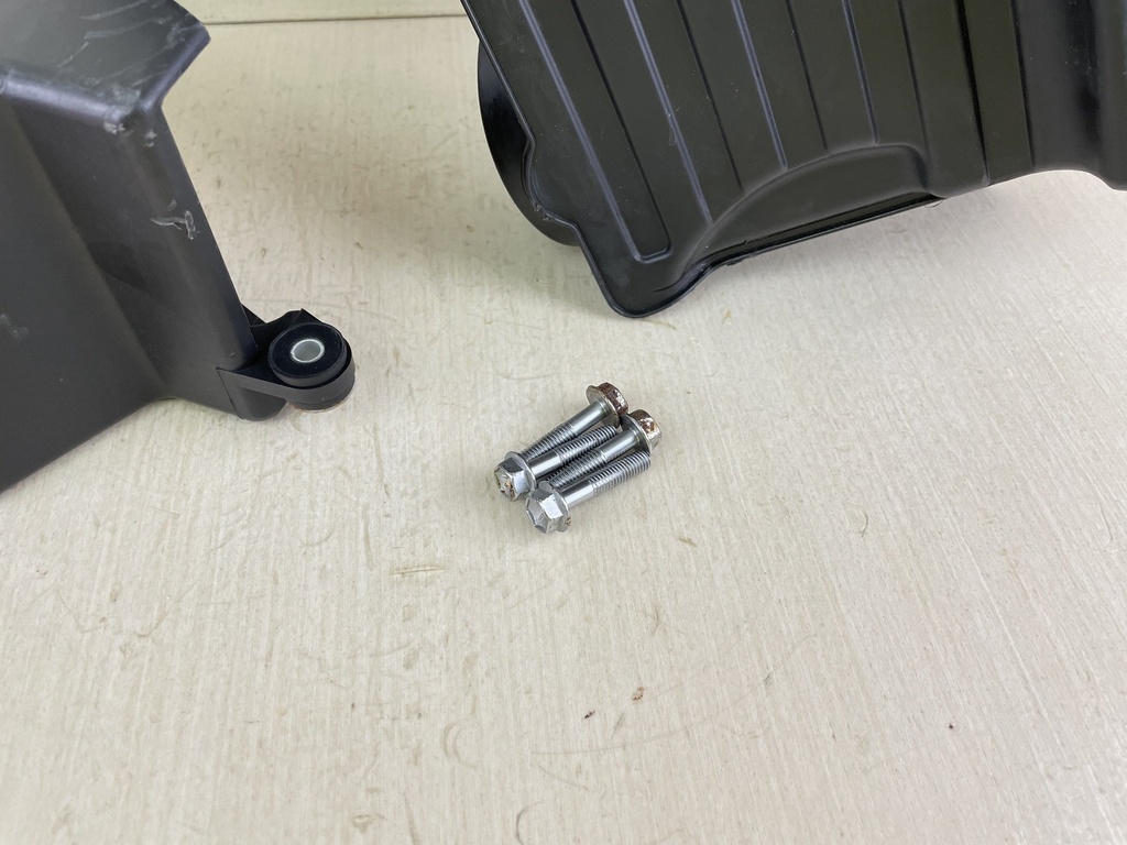 2005 Suzuki 90 115 140 HP 4 Stroke Outboard Air Intake Silencer Assembly 13810-90J01